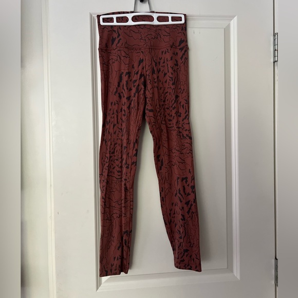 Lululemon align pant 25 inch inseam. Size 6. Color Camo Contour Jacquard AC GGRE - Picture 4 of 6